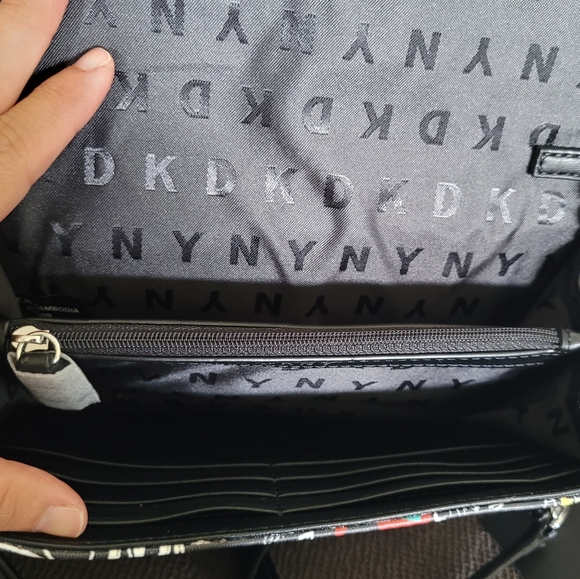 ✨️HP✨️ DKNY🗽 Gia Wallet On A Chain⛓ - NWT - Picture 10 of 16